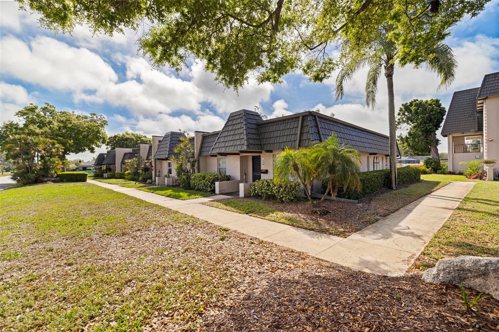 Image 30 of 39 For 405 Cordova Green