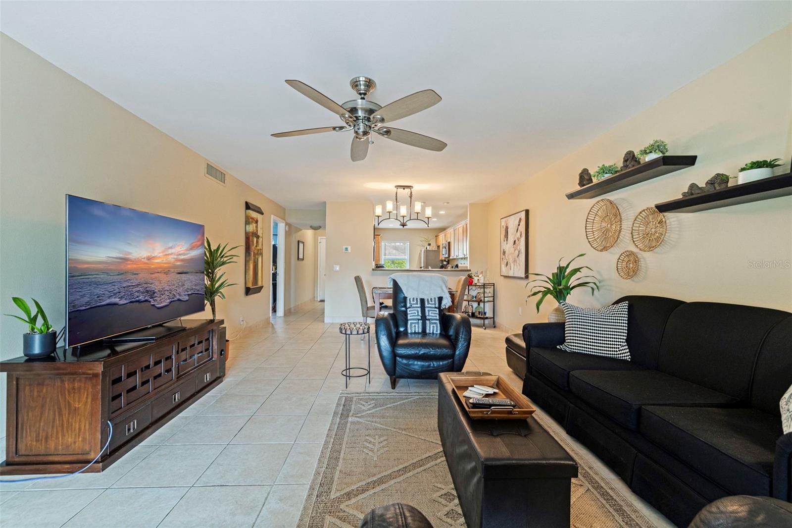 Image 4 of 39 For 405 Cordova Green