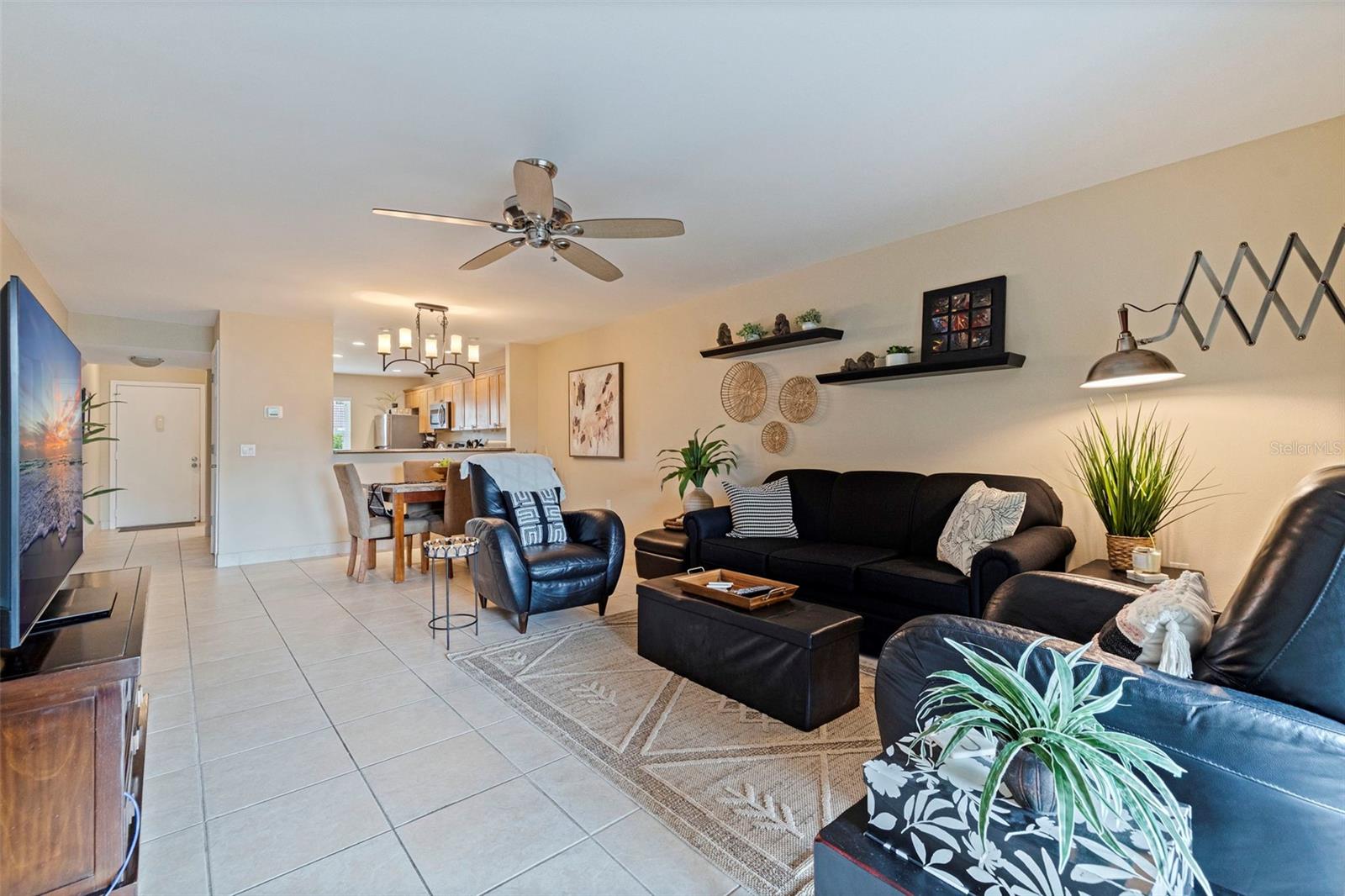 Image 5 of 39 For 405 Cordova Green