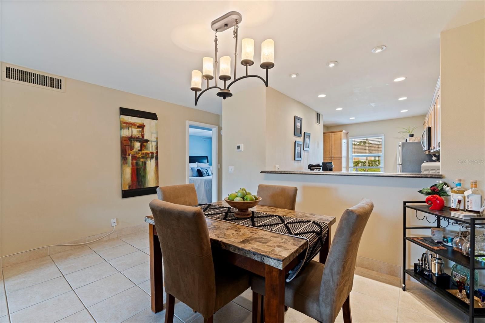 Image 9 of 39 For 405 Cordova Green