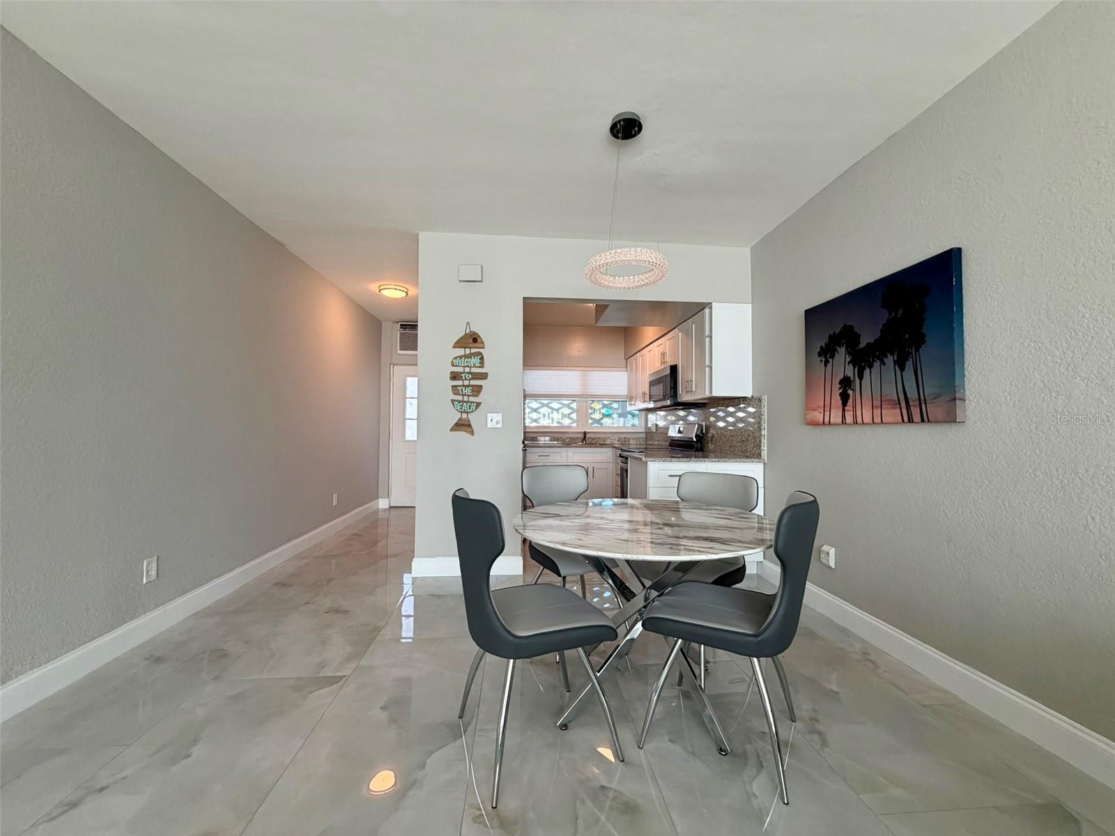 Image 7 of 29 For 7050 Sunset Way 7