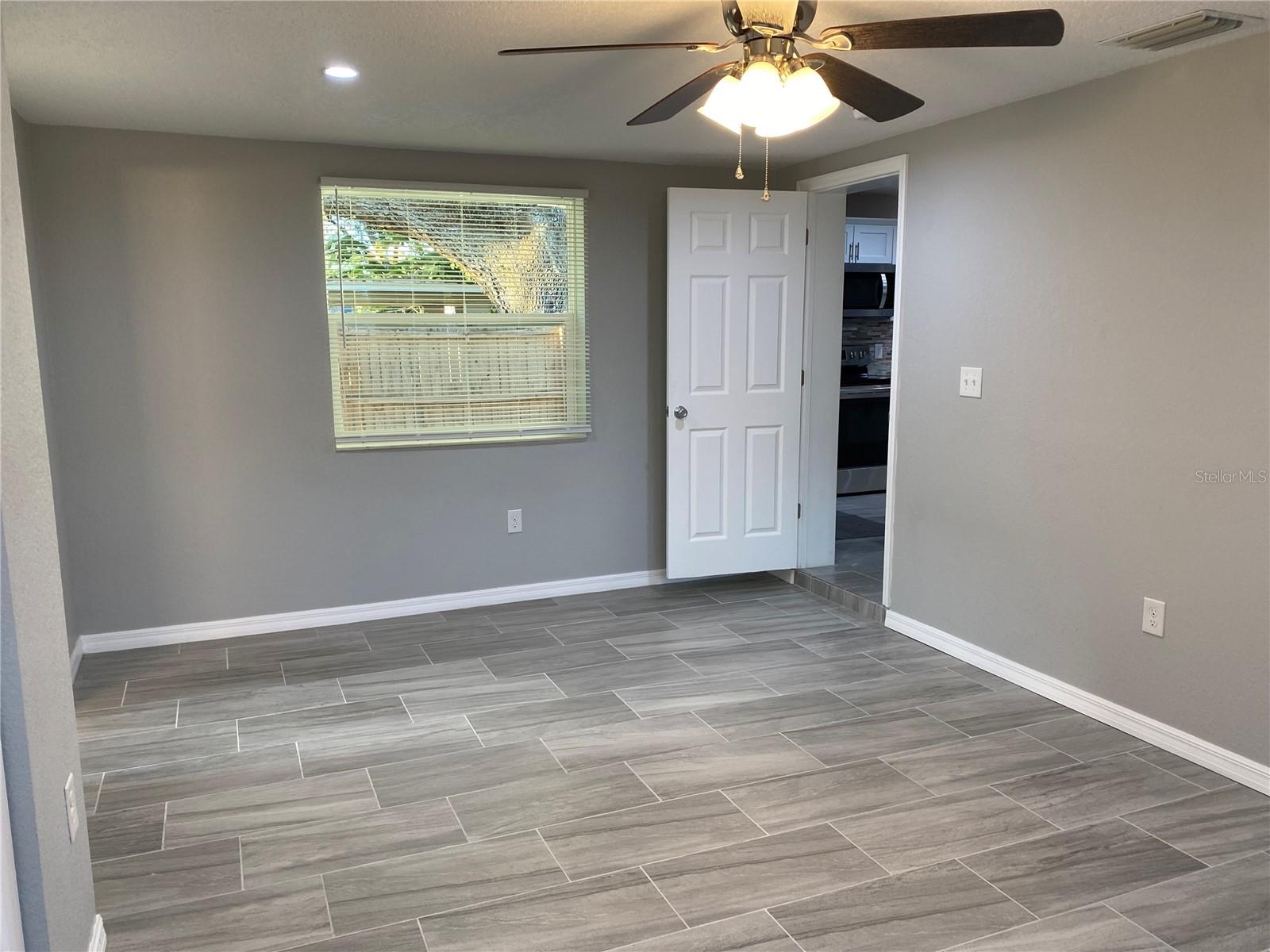 Image 17 of 73 For 38415 9th Avenue