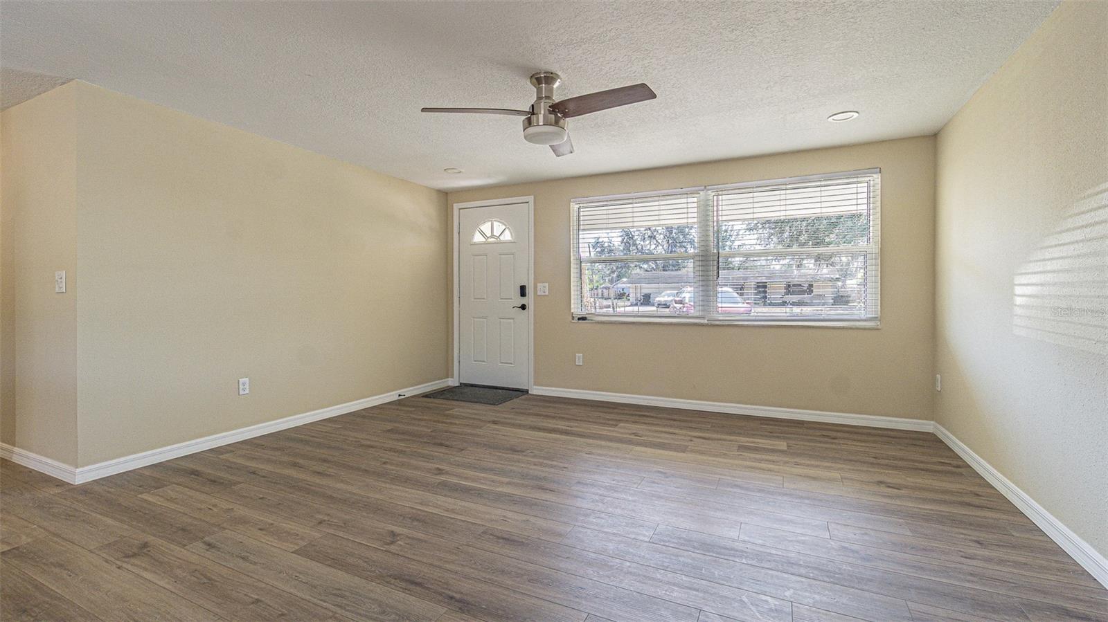 Image 5 of 24 For 37329 Hannah Lane