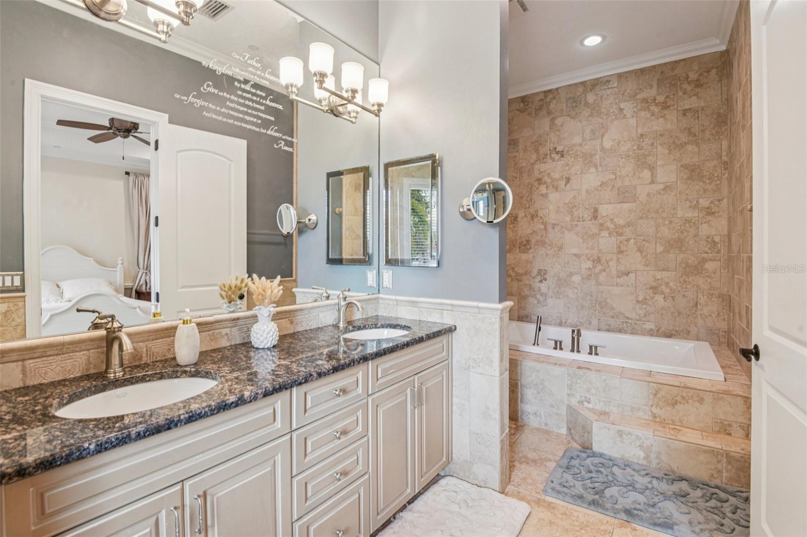 Image 18 of 35 For 3841 Azeele Street