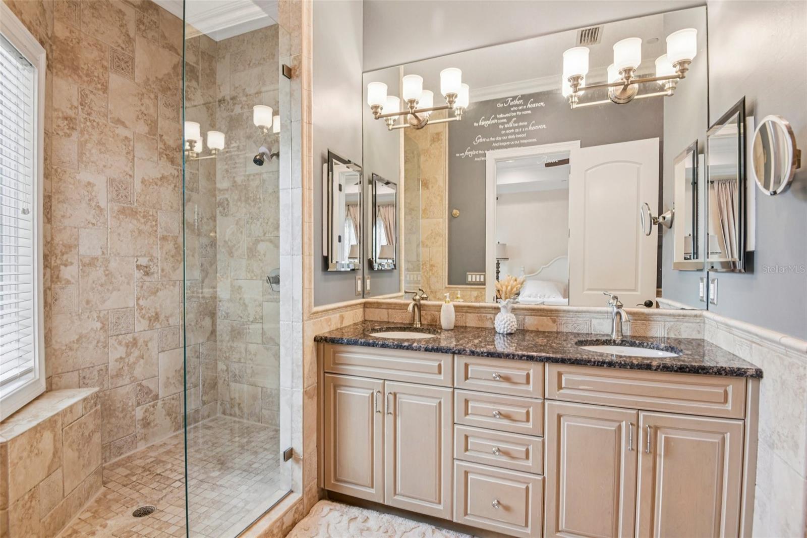 Image 19 of 35 For 3841 Azeele Street