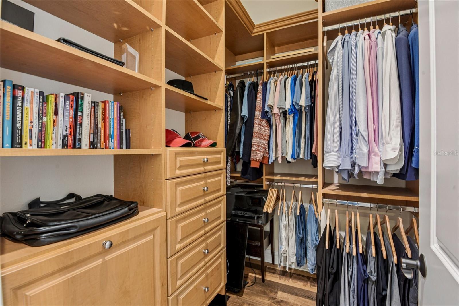 Image 21 of 35 For 3841 Azeele Street