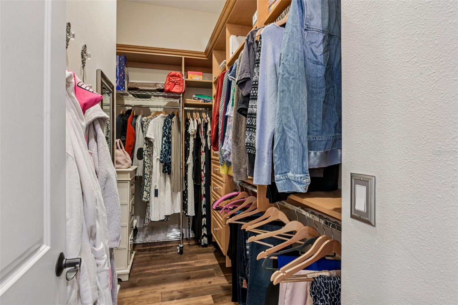 Image 22 of 35 For 3841 Azeele Street