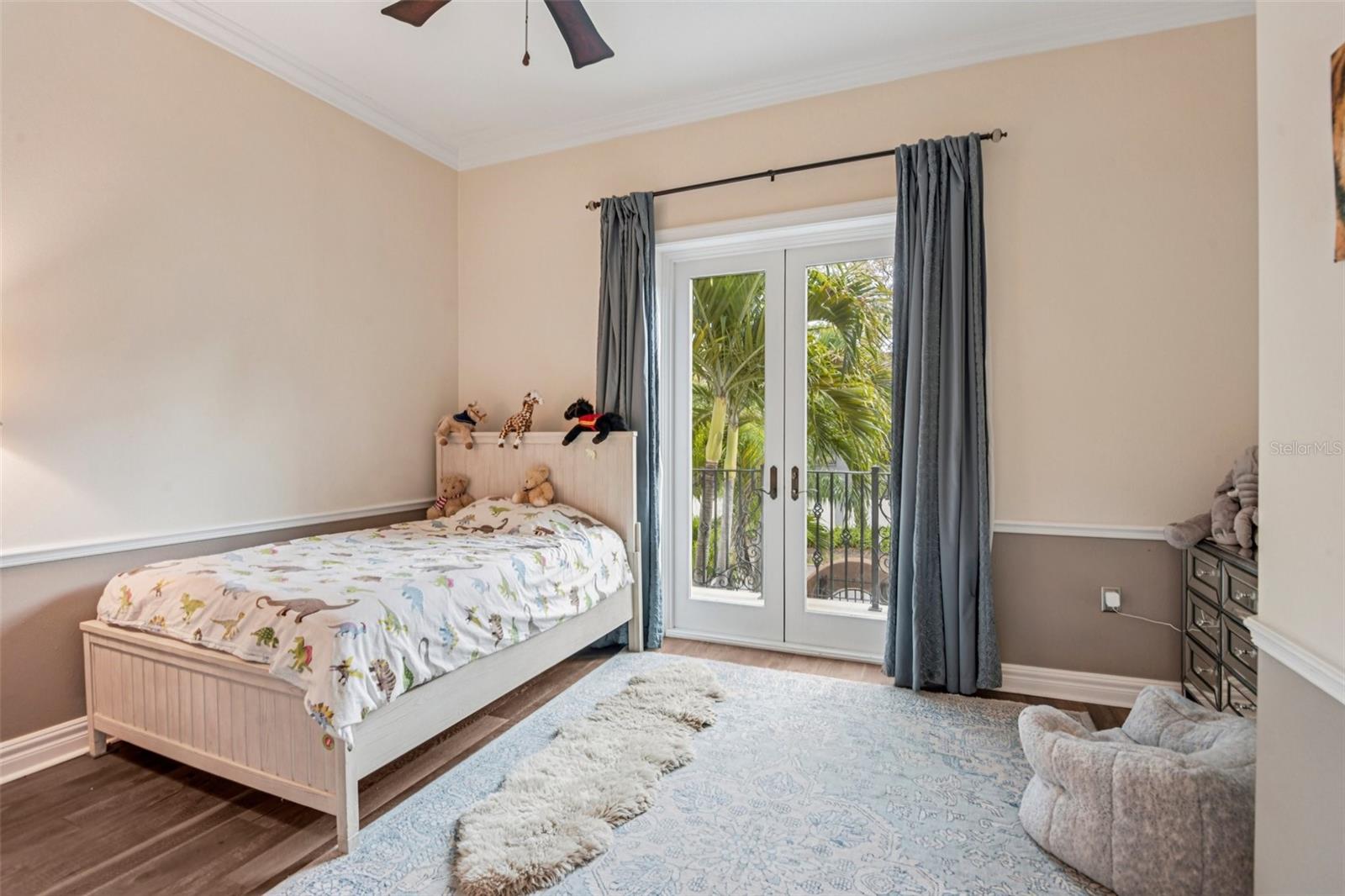 Image 28 of 35 For 3841 Azeele Street