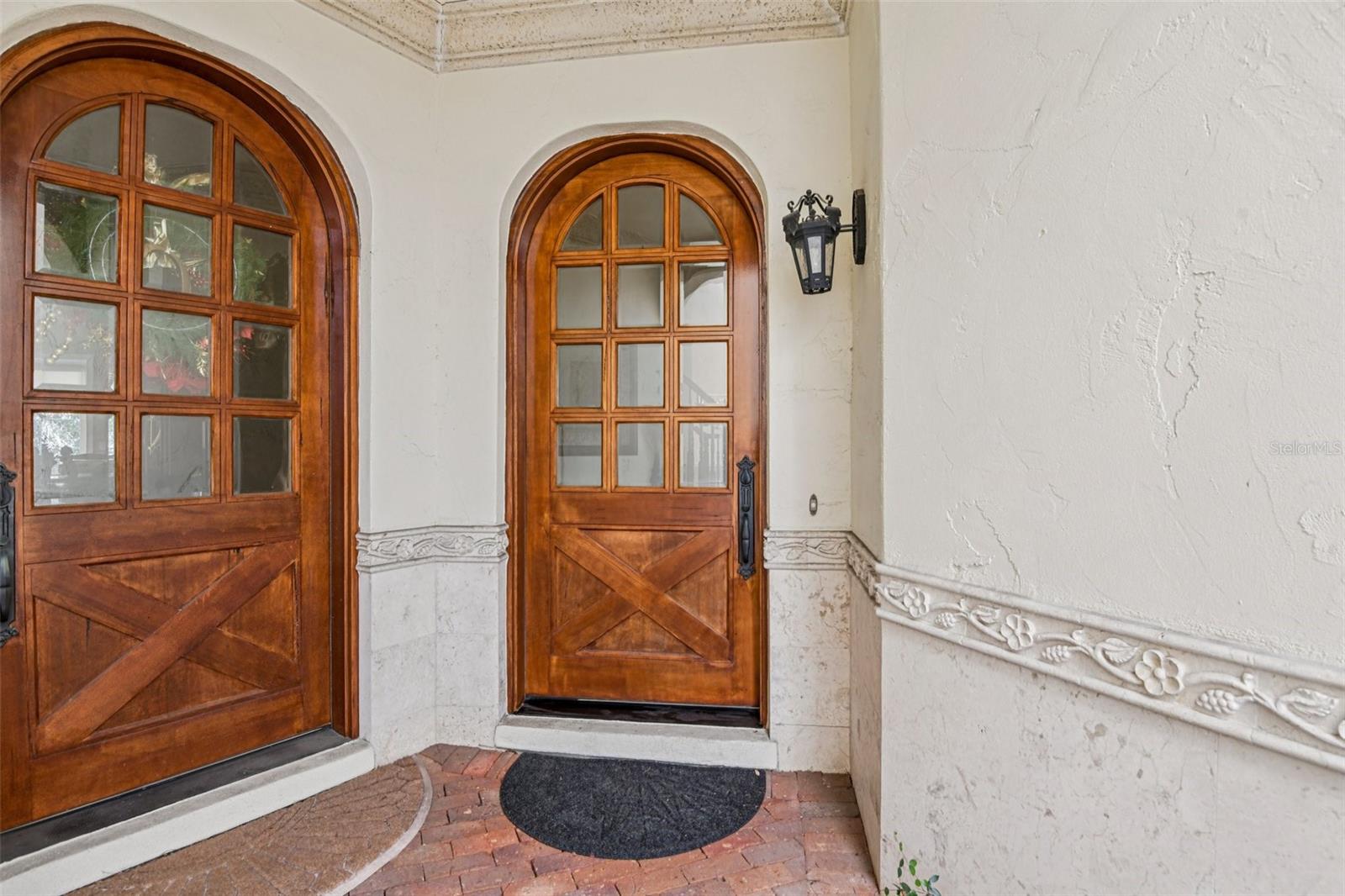 Image 3 of 35 For 3841 Azeele Street