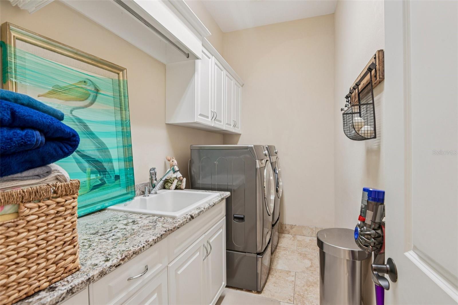 Image 33 of 35 For 3841 Azeele Street