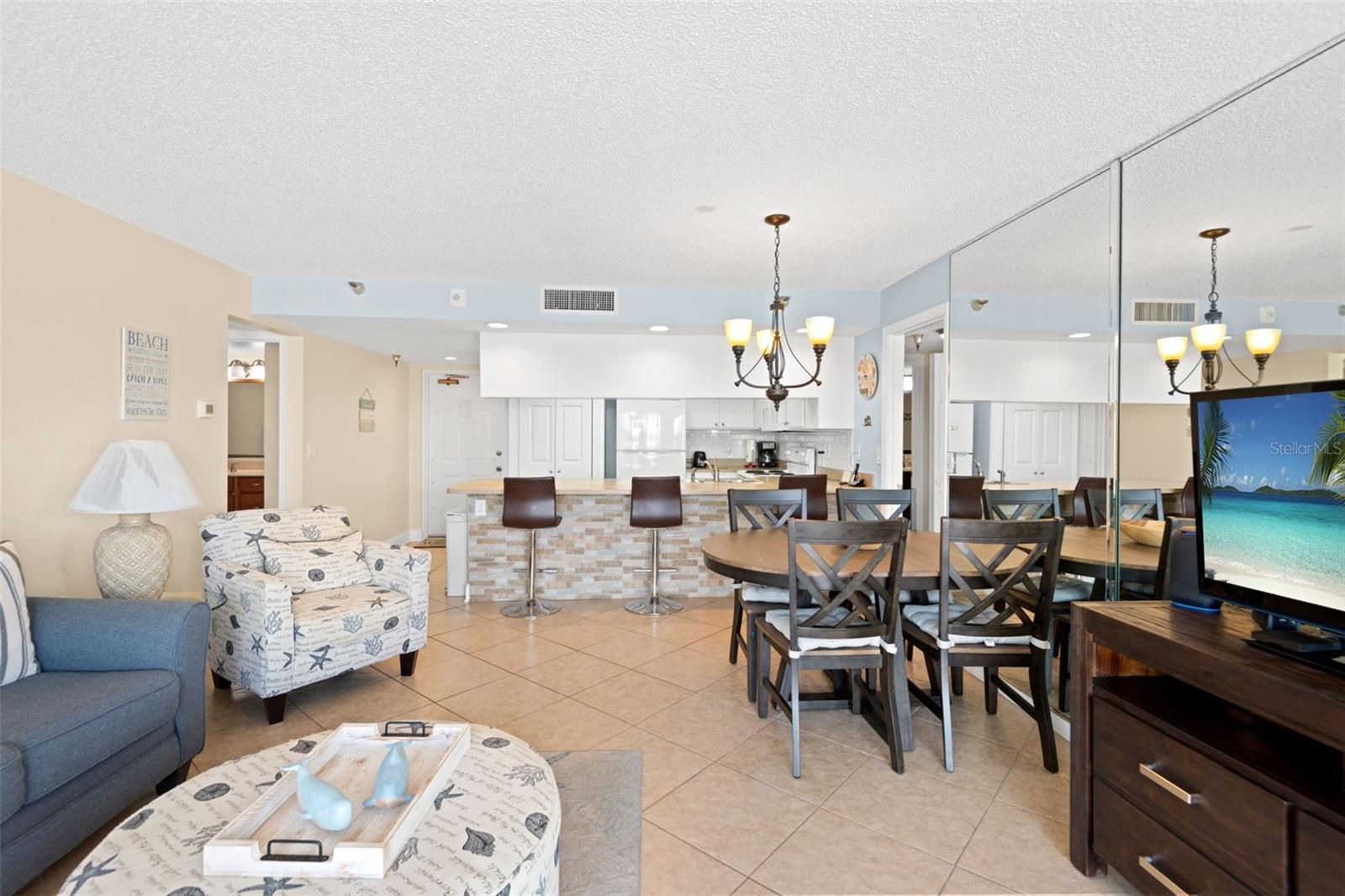 Listing photo id 8 for 13440 Gulf Boulevard 202