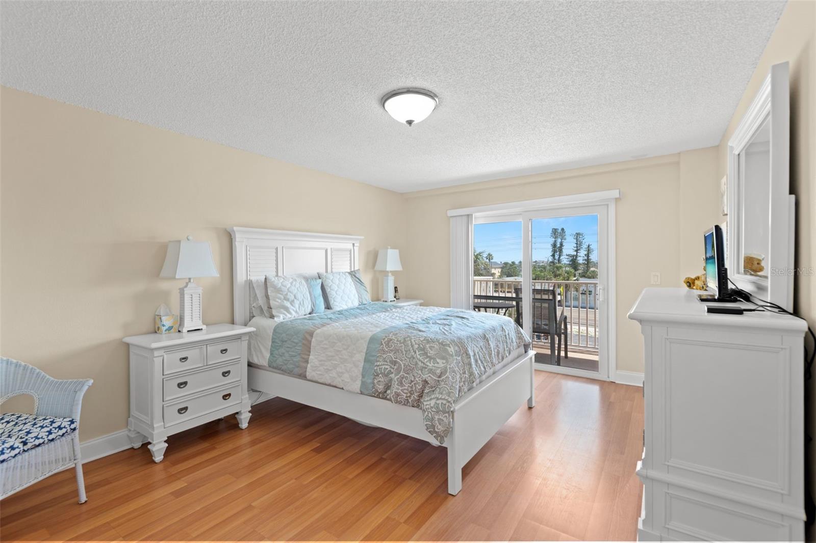 Listing photo id 15 for 13440 Gulf Boulevard 202