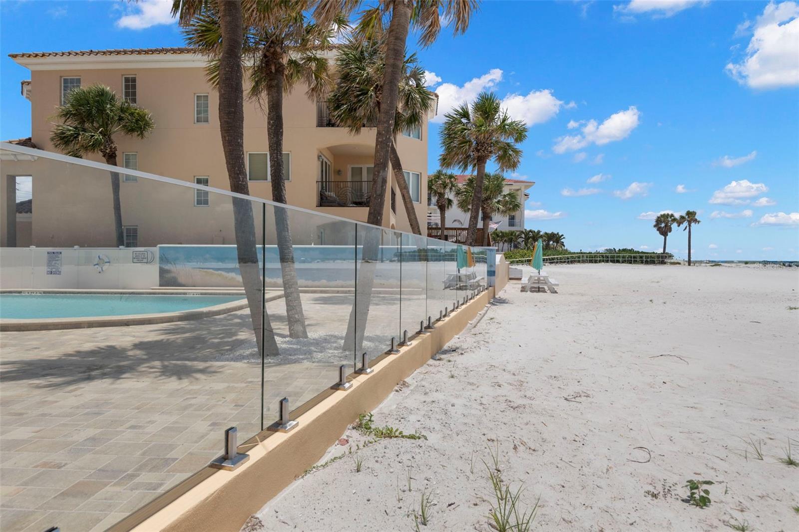 Listing photo id 31 for 13440 Gulf Boulevard 202