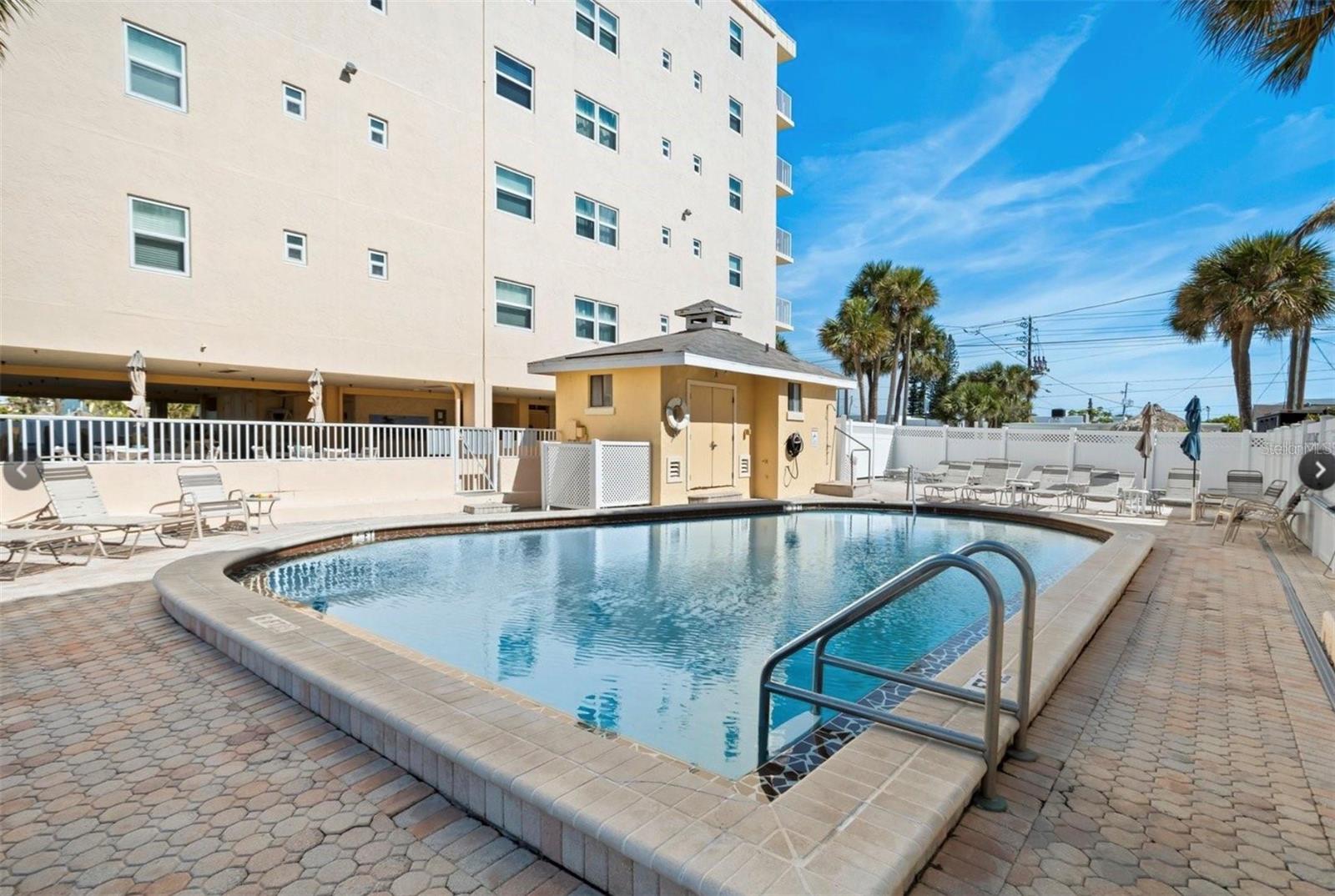 Listing photo id 35 for 13440 Gulf Boulevard 202