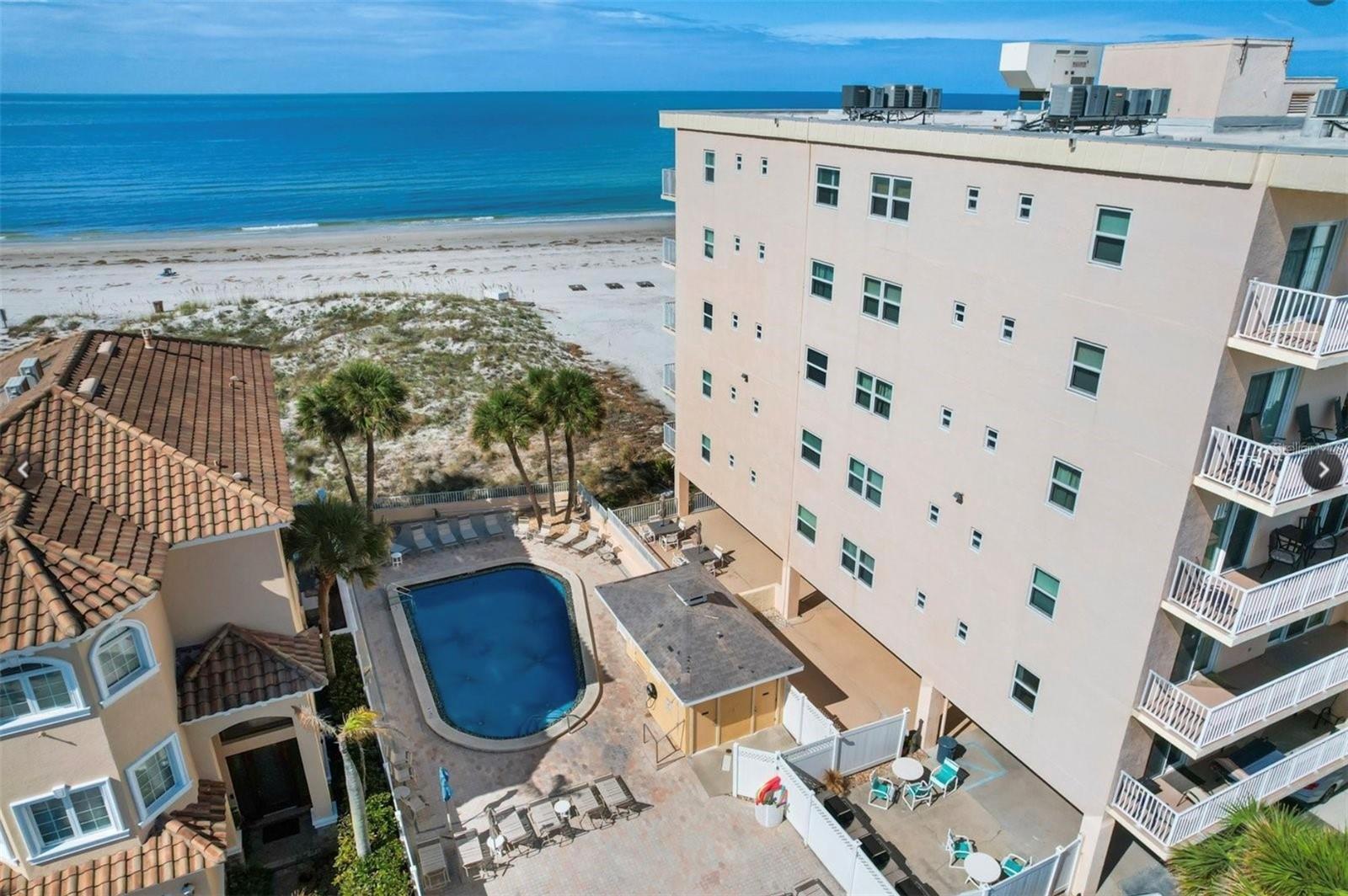 Listing photo id 36 for 13440 Gulf Boulevard 202