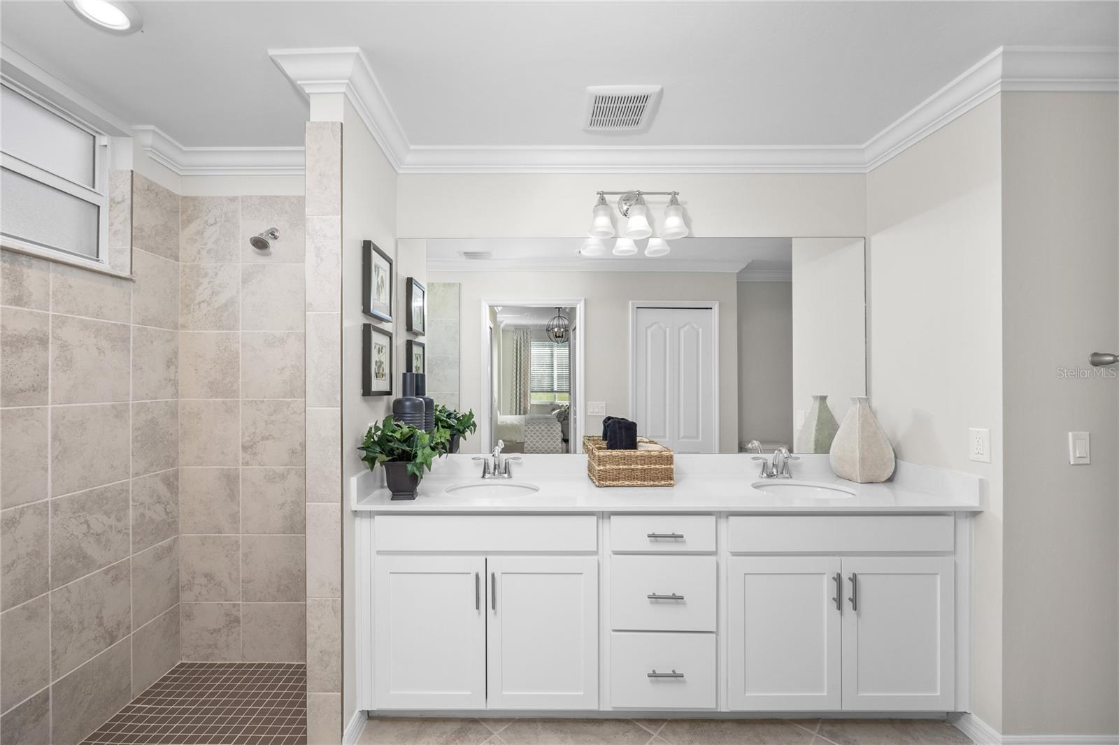 Image 18 of 24 For 19007 Scallop Loop 201