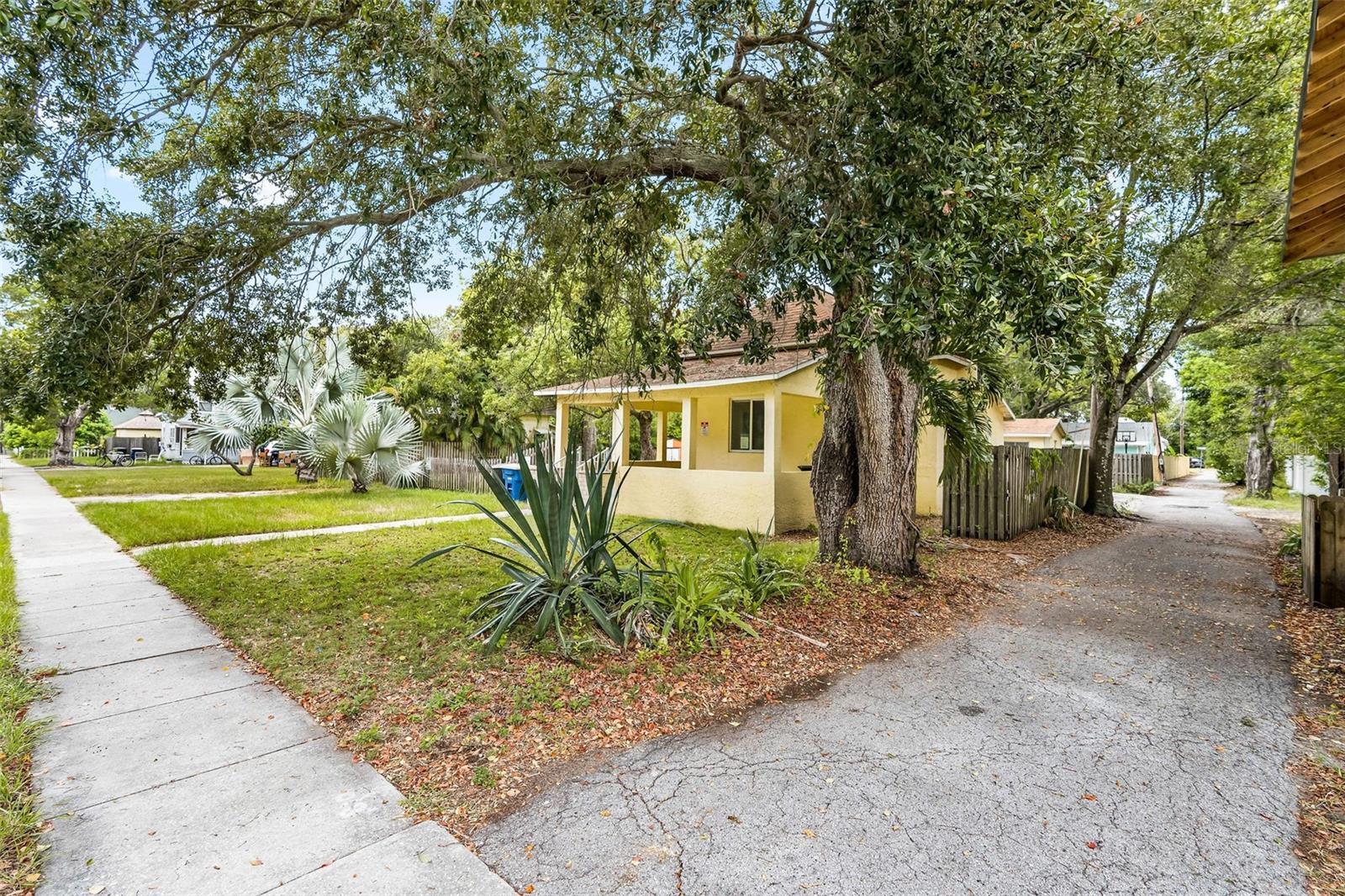 Image 11 of 14 For 910 Jones Street C