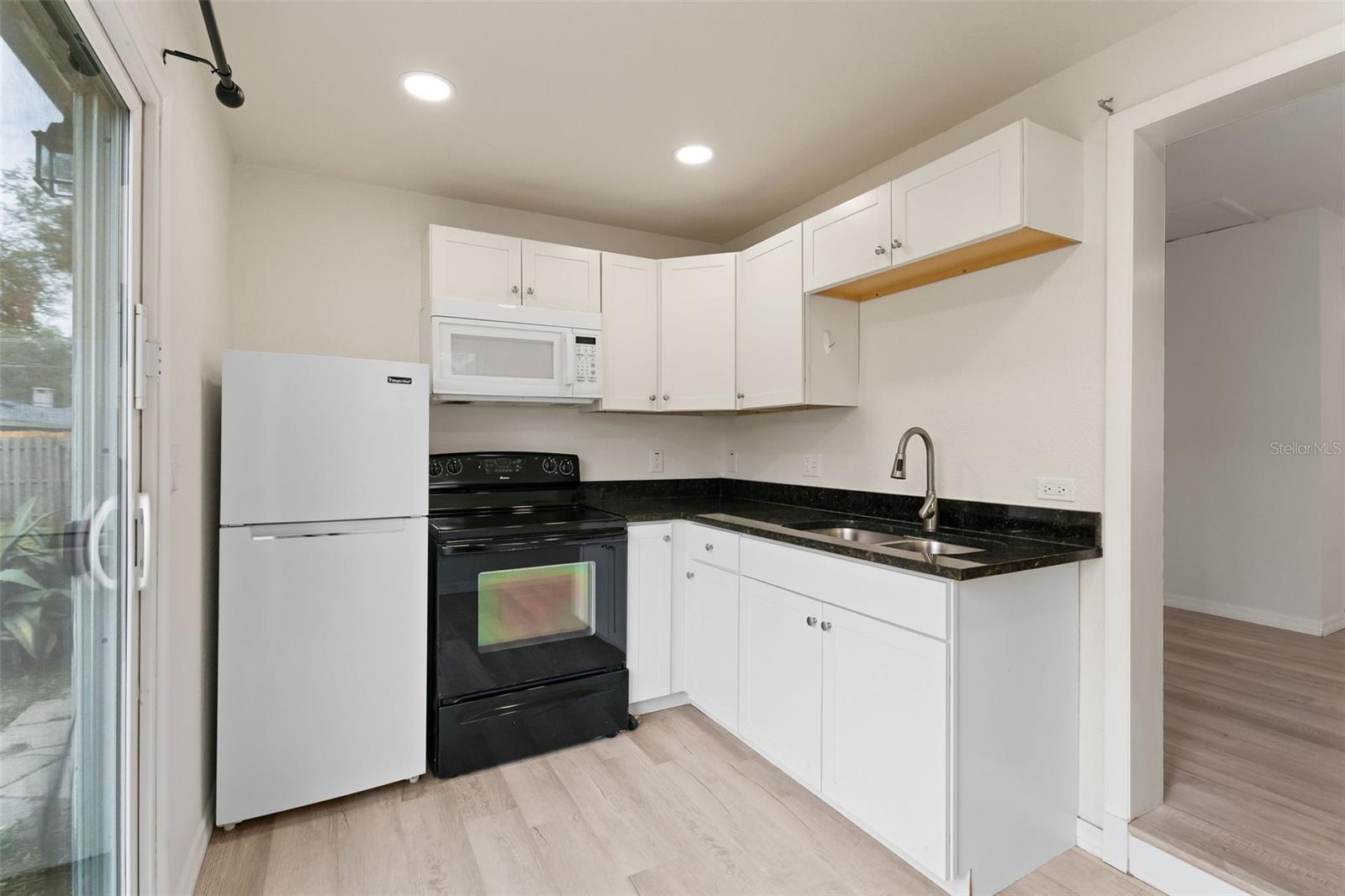 Image 2 of 14 For 910 Jones Street C