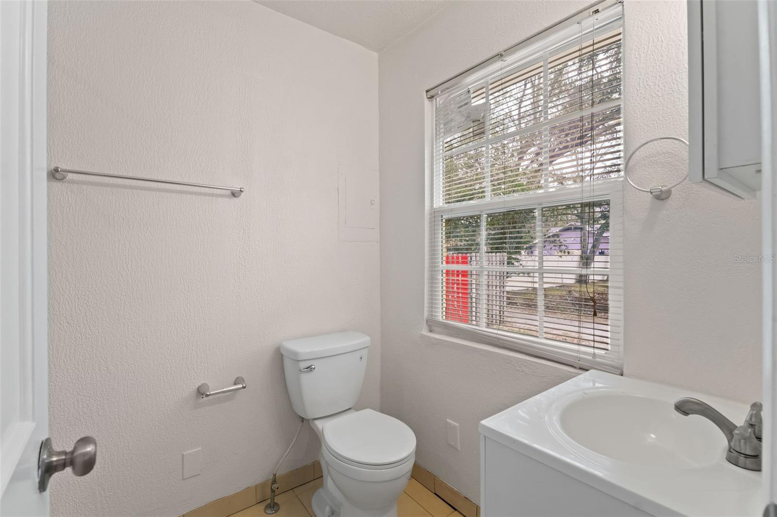 Image 4 of 14 For 910 Jones Street C