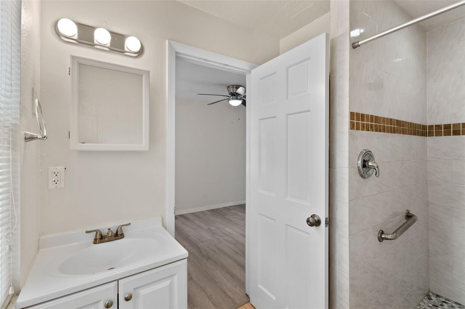 Image 5 of 14 For 910 Jones Street C