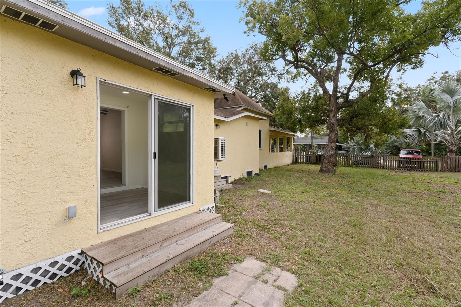 Image 9 of 14 For 910 Jones Street C