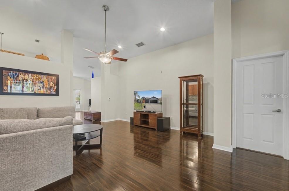 Image 12 of 65 For 10813 Rockledge View Drive