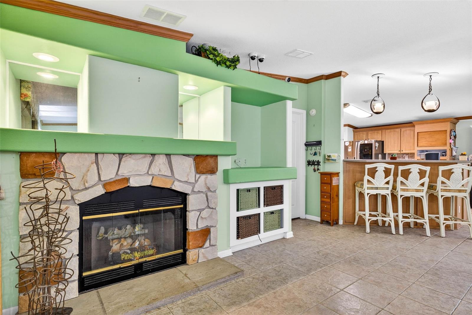 Image 19 of 79 For 3308 24th Avenue Se