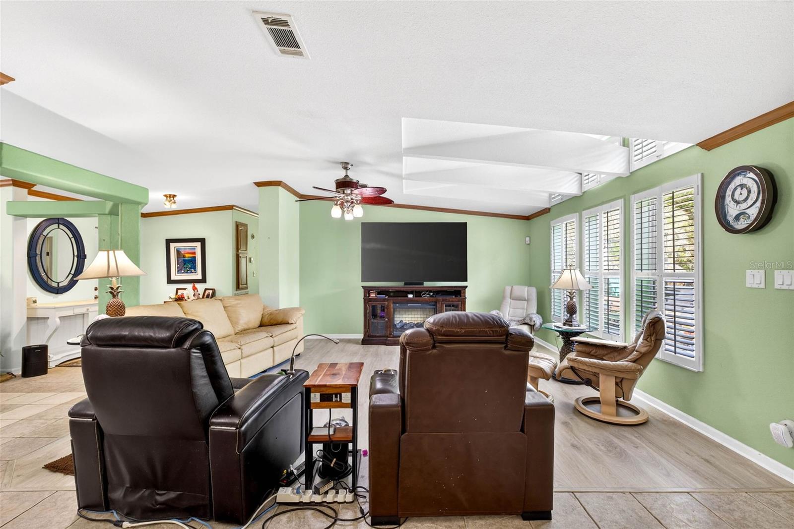 Image 21 of 79 For 3308 24th Avenue Se