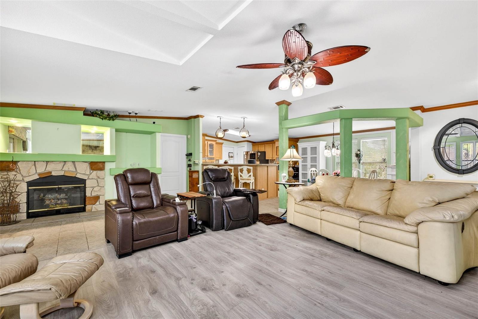 Image 22 of 79 For 3308 24th Avenue Se