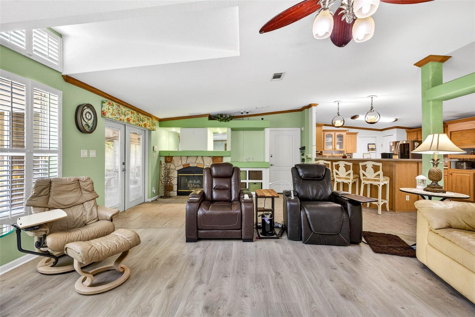 Image 25 of 79 For 3308 24th Avenue Se