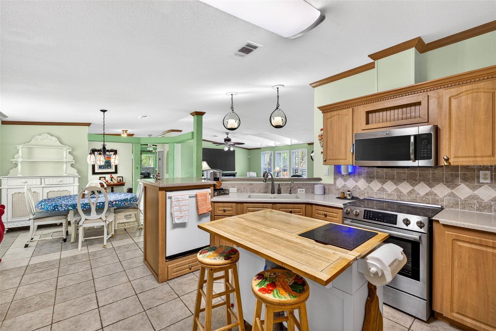 Image 30 of 79 For 3308 24th Avenue Se