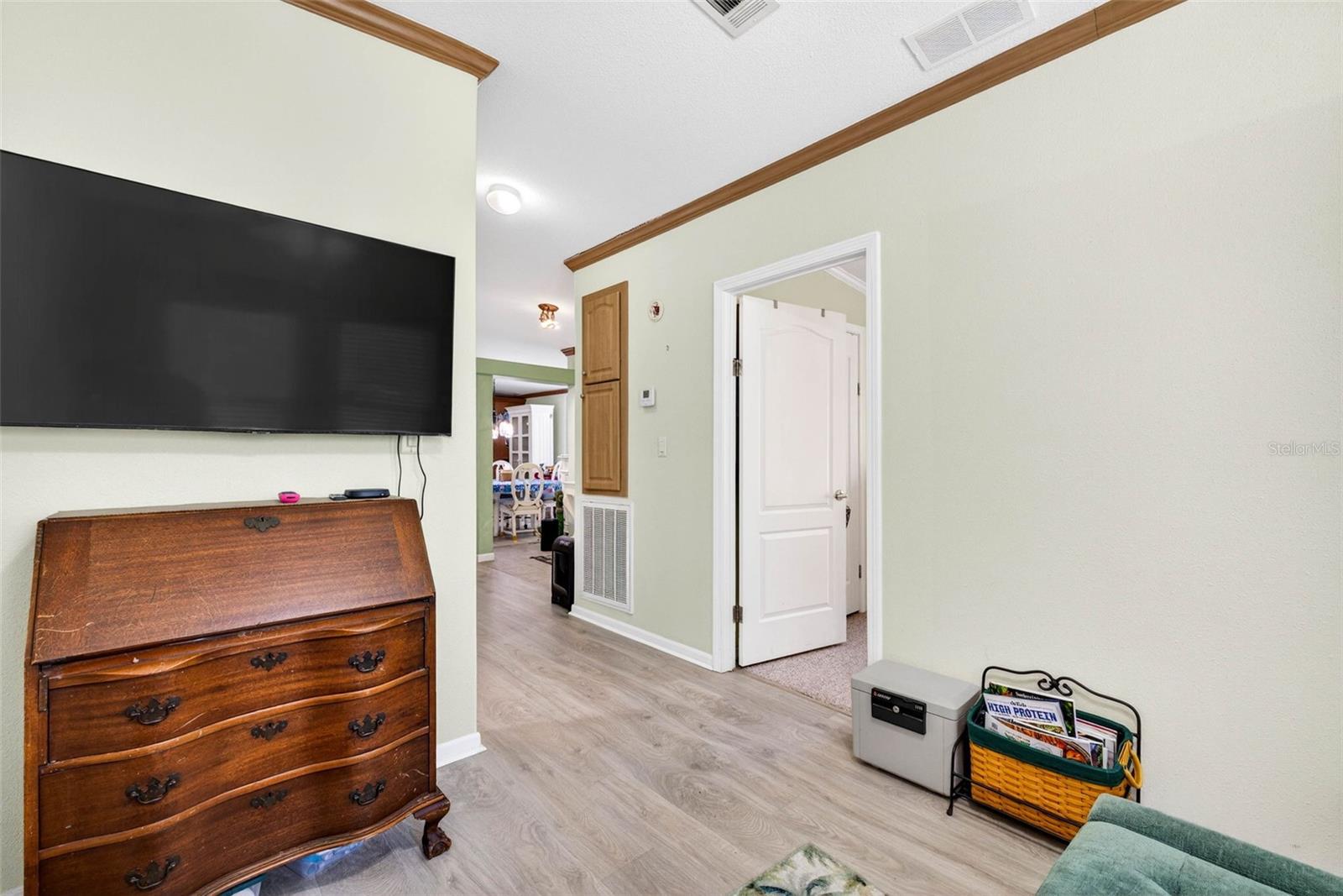 Image 37 of 79 For 3308 24th Avenue Se