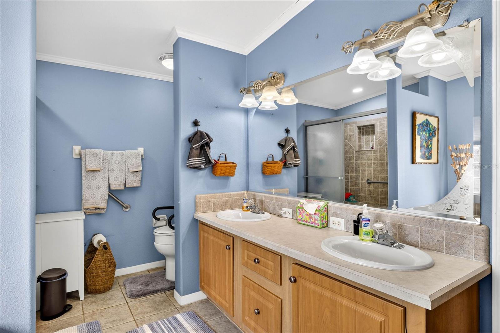 Image 53 of 79 For 3308 24th Avenue Se