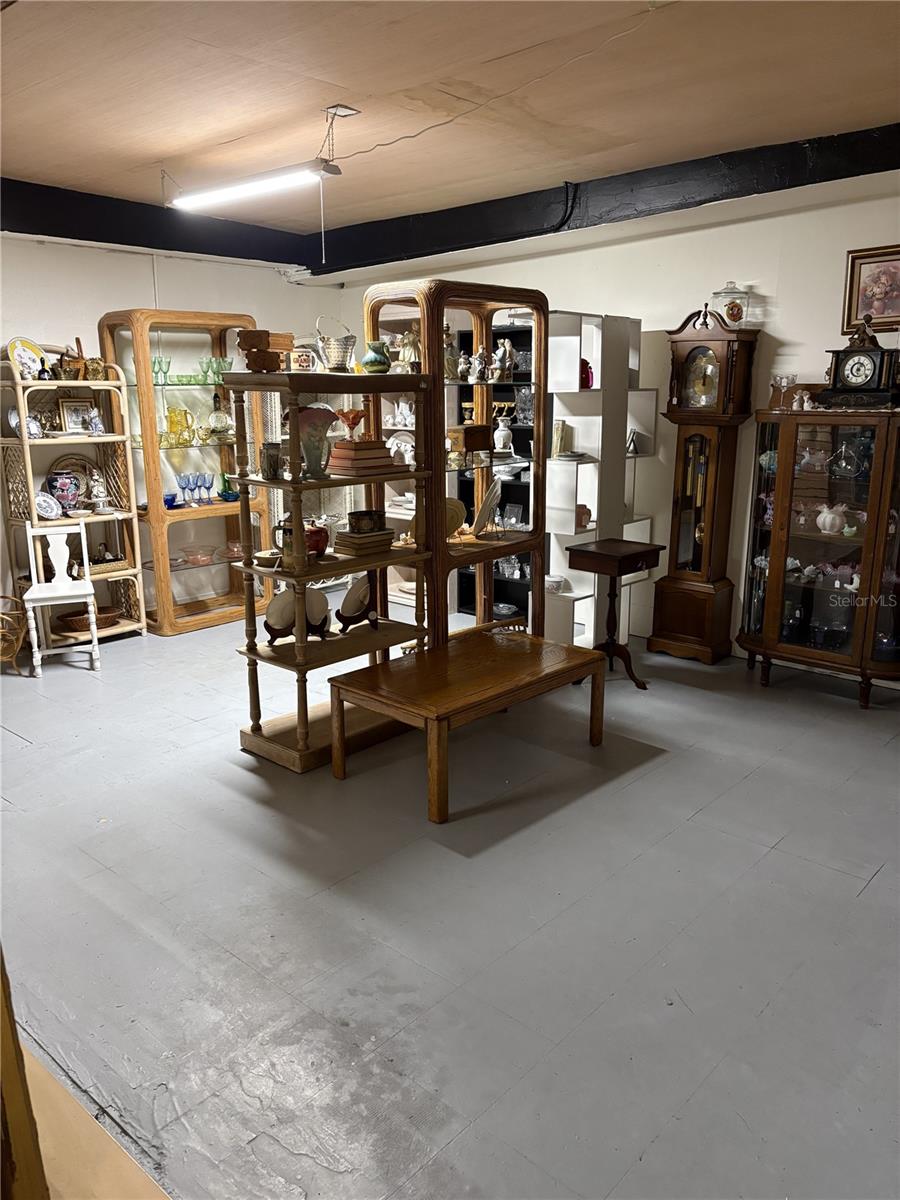 Image 21 of 28 For 11738 Broad Street