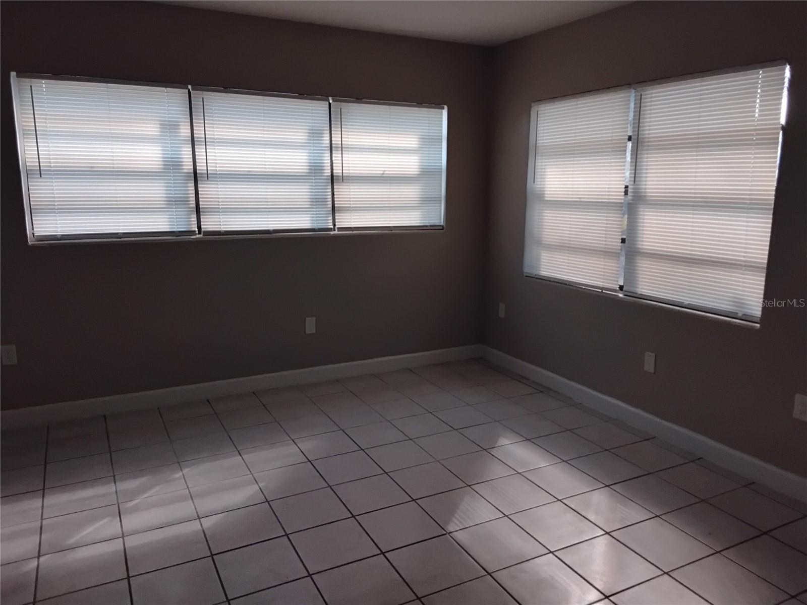 Image 19 of 22 For 327 Barbara Circle