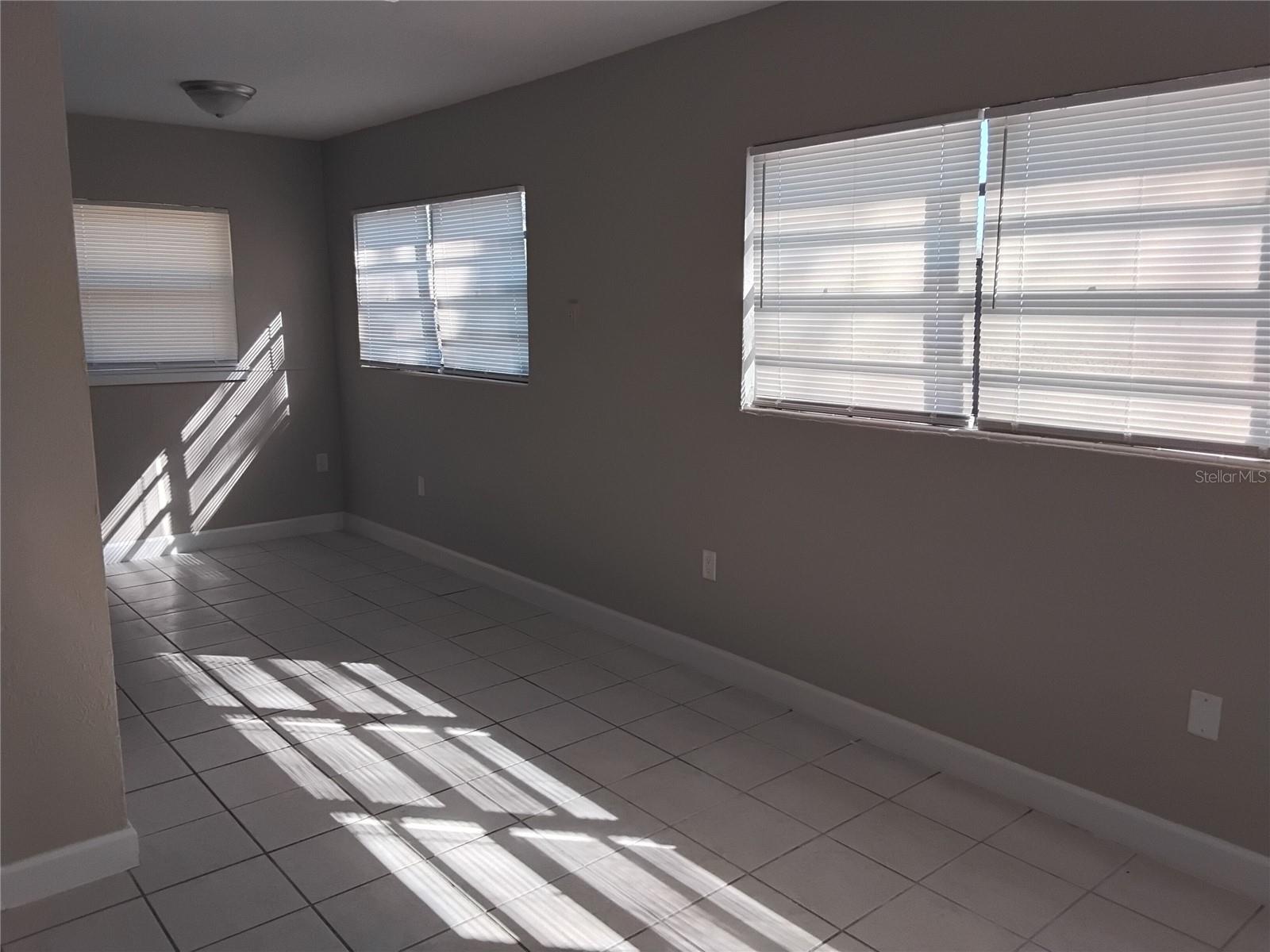 Image 7 of 22 For 327 Barbara Circle