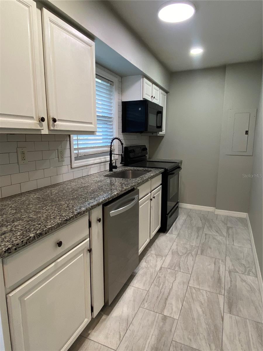 Image 12 of 30 For 39656 Meadowood Loop