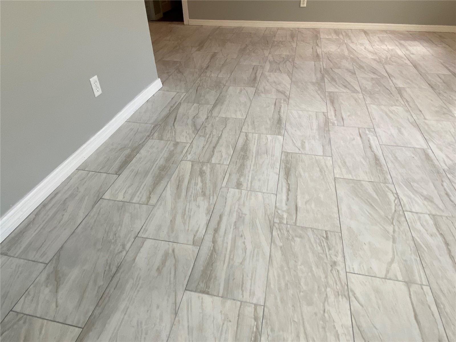 Image 8 of 30 For 39656 Meadowood Loop