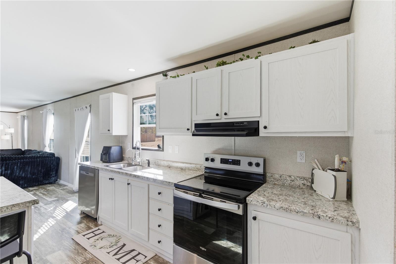 Image 10 of 40 For 6109 Pinetree Drive