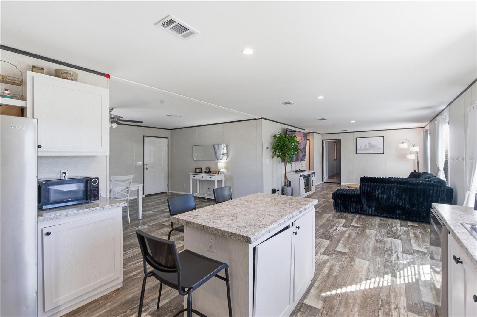 Image 11 of 40 For 6109 Pinetree Drive