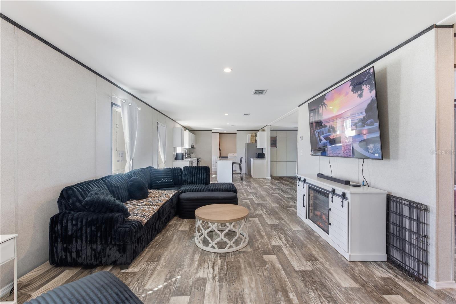 Image 15 of 40 For 6109 Pinetree Drive