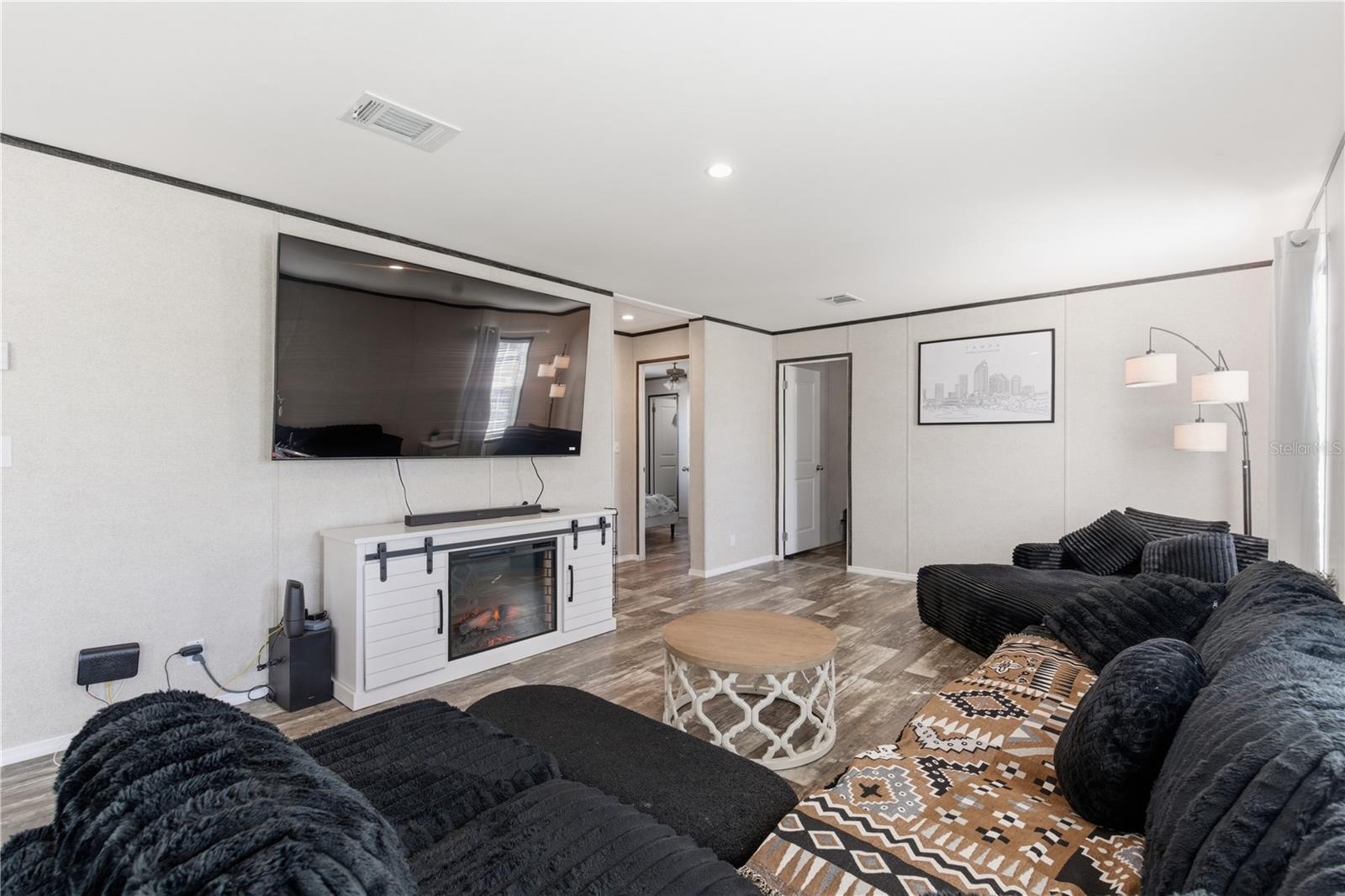 Image 17 of 40 For 6109 Pinetree Drive