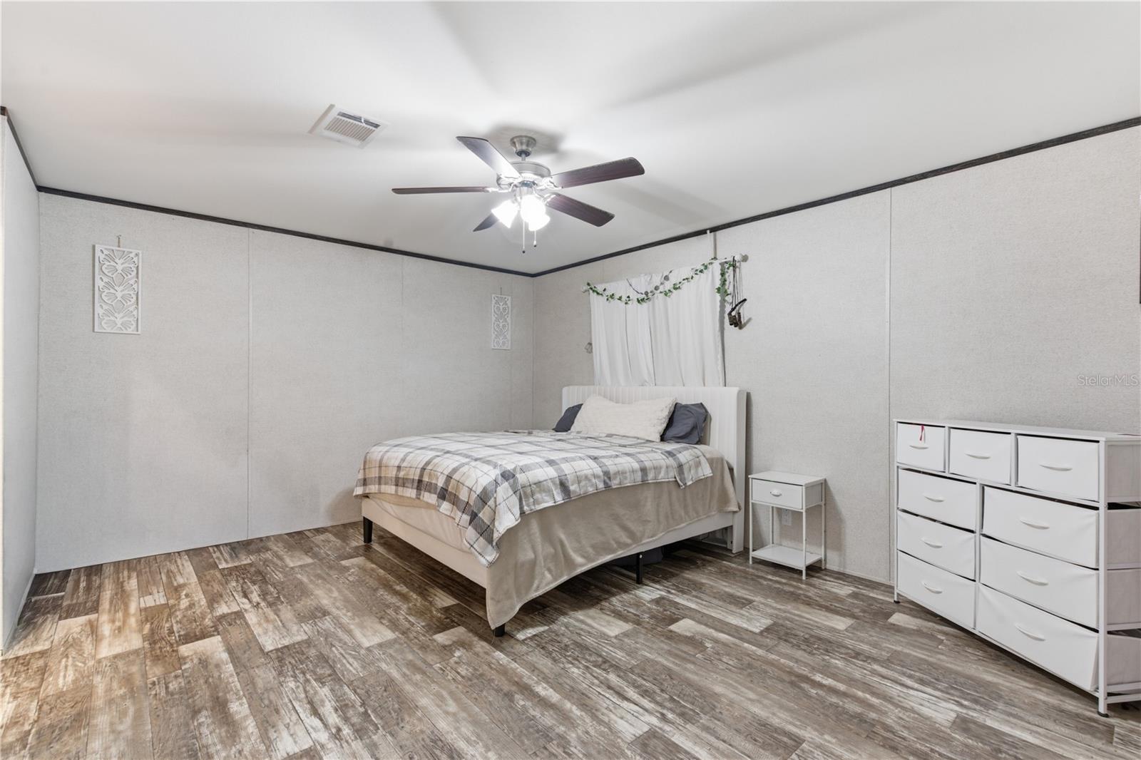 Image 19 of 40 For 6109 Pinetree Drive