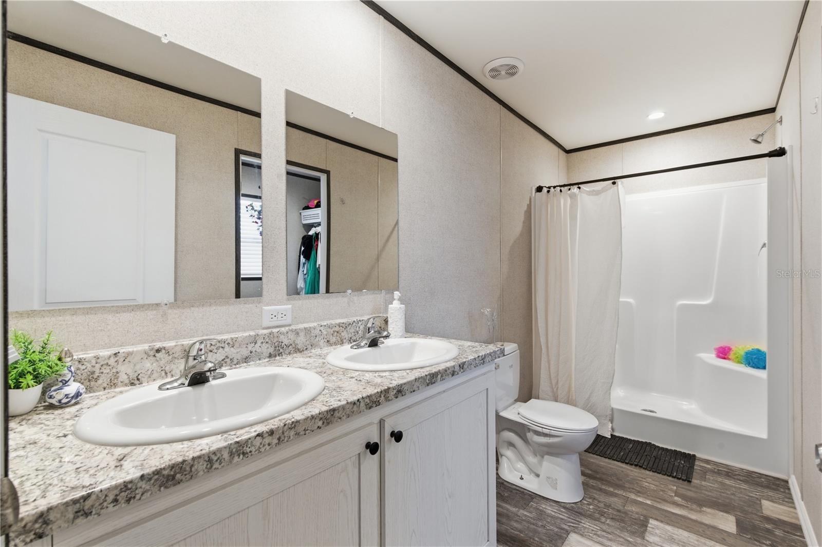 Image 20 of 40 For 6109 Pinetree Drive