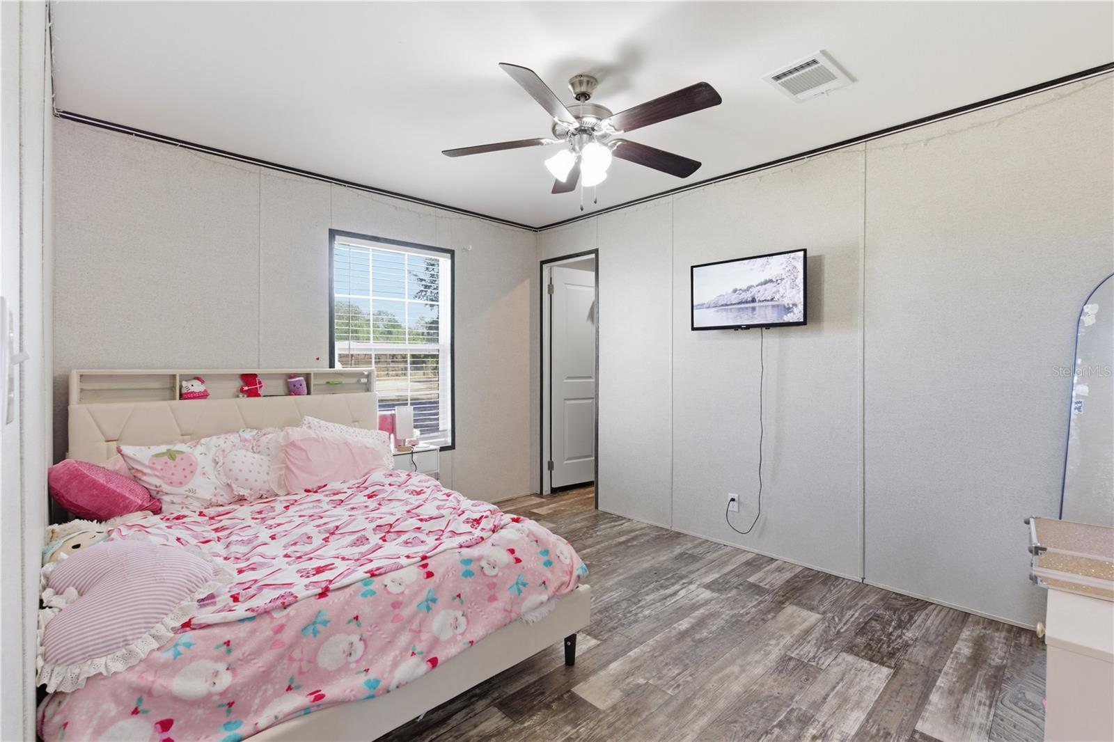 Image 24 of 40 For 6109 Pinetree Drive