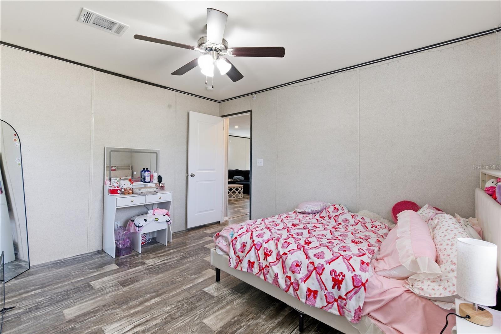 Image 25 of 40 For 6109 Pinetree Drive