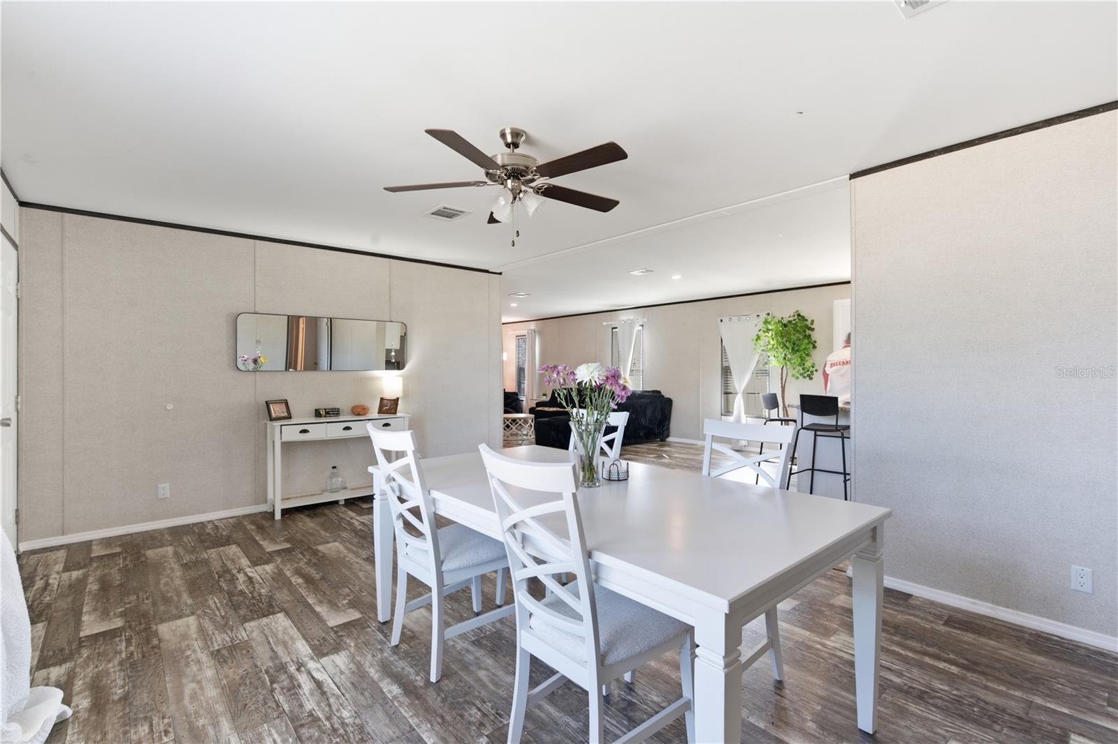 Image 4 of 40 For 6109 Pinetree Drive