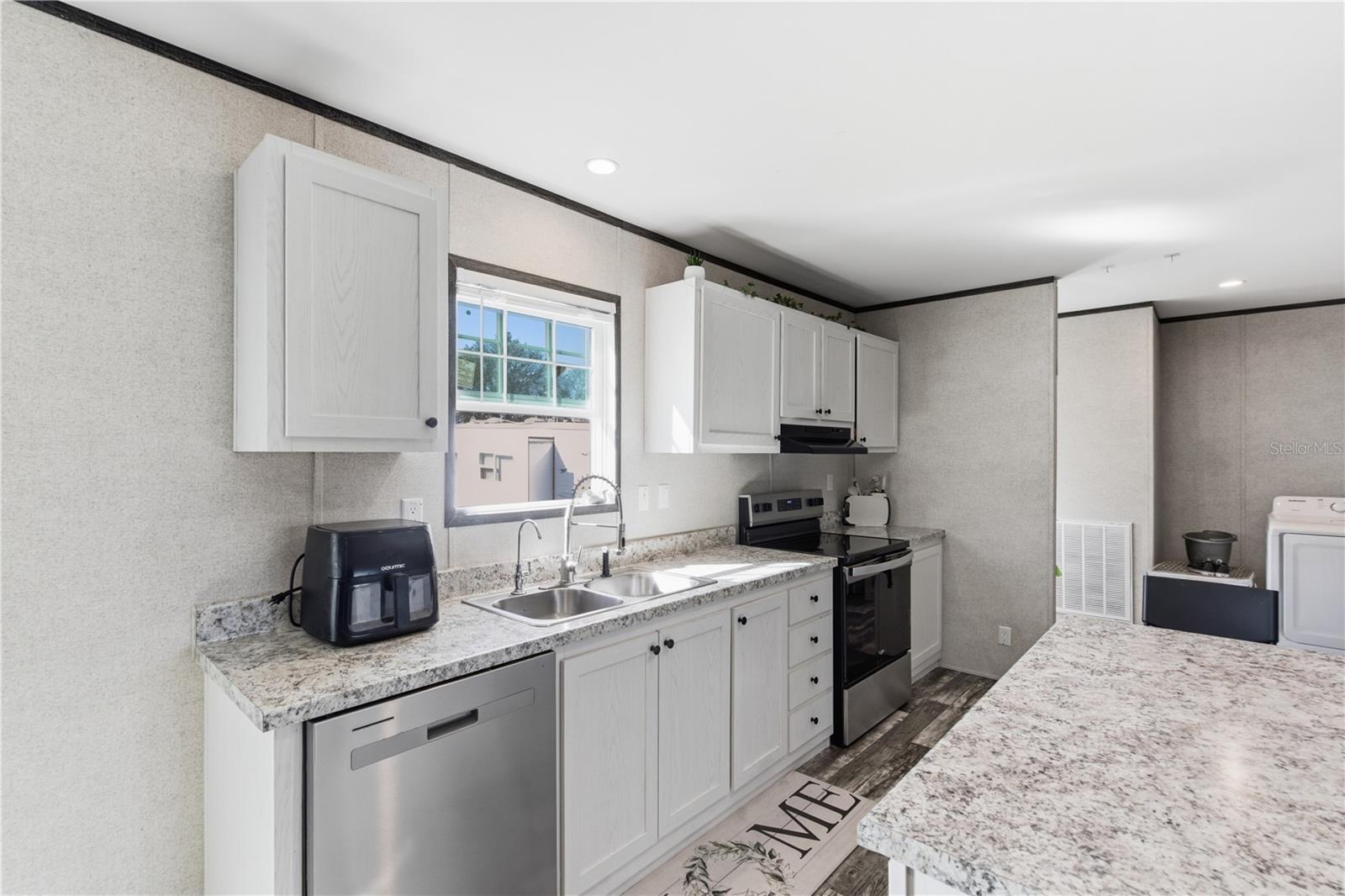 Image 9 of 40 For 6109 Pinetree Drive