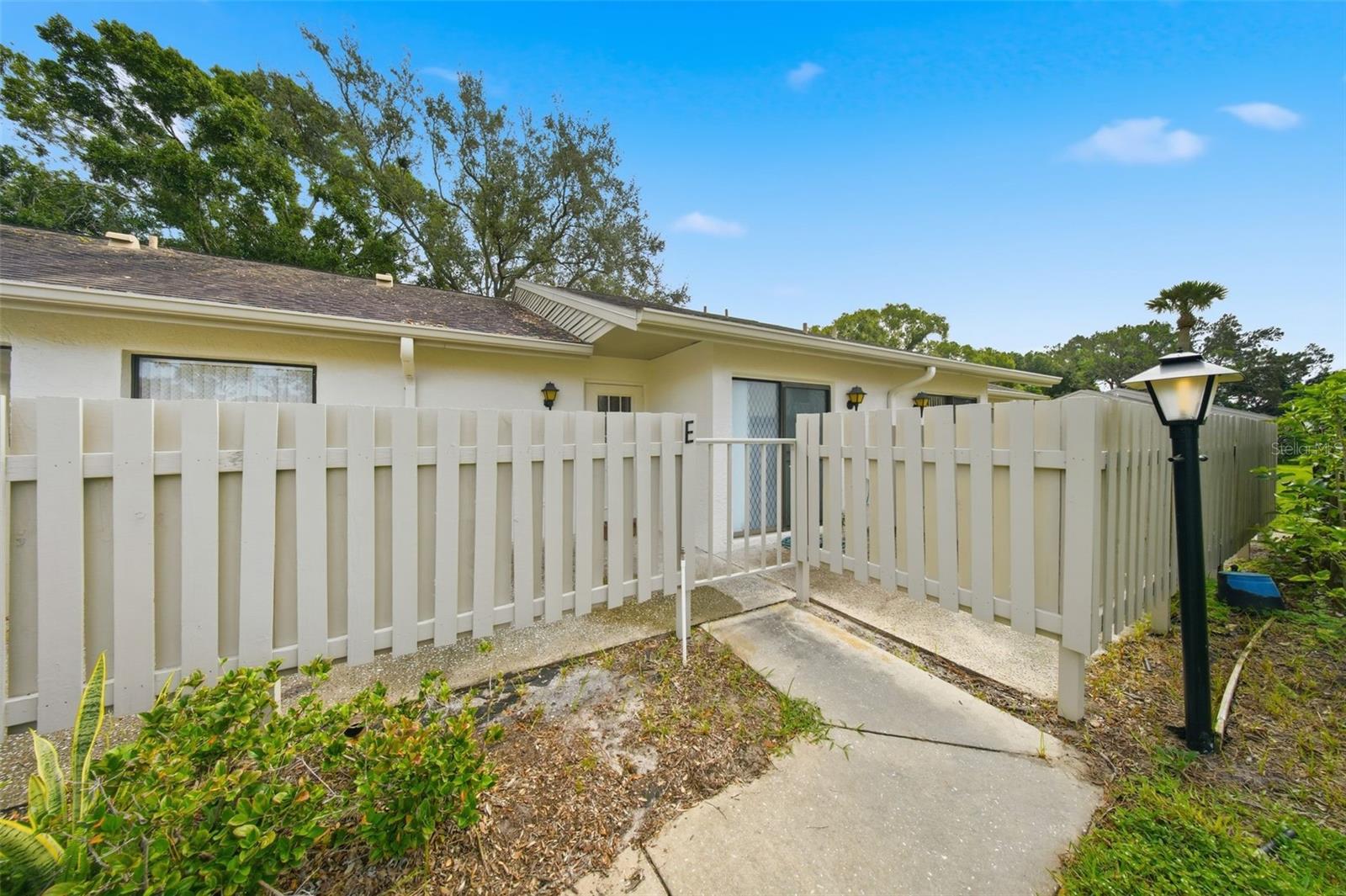 Image 27 of 42 For 1725 Pine Ridge Way E 518e