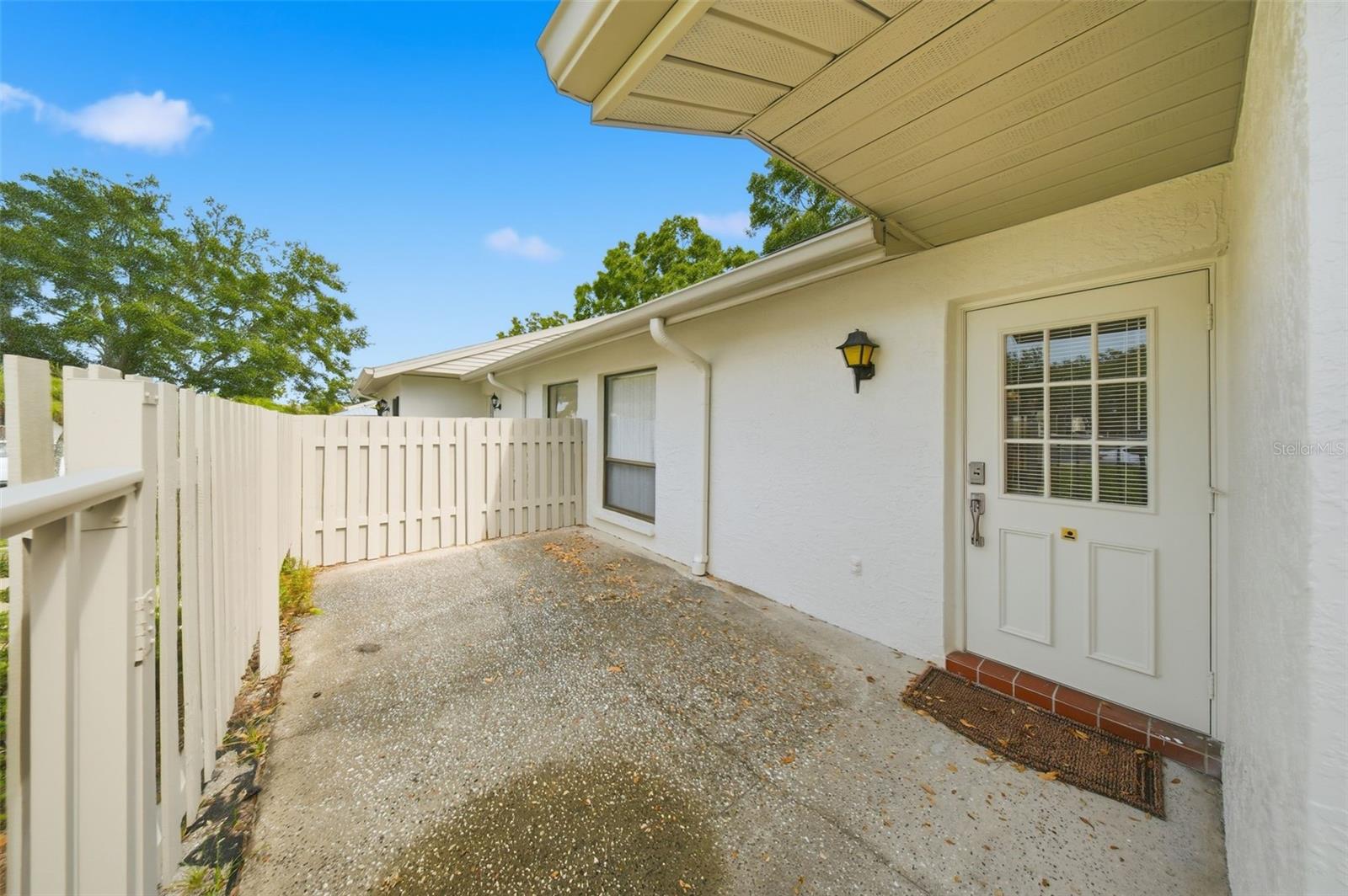 Image 3 of 42 For 1725 Pine Ridge Way E 518e